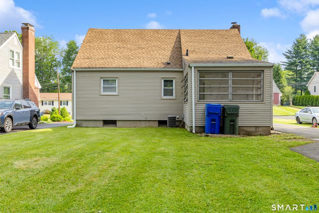 39 Whiteside Street, Newington, CT 06111