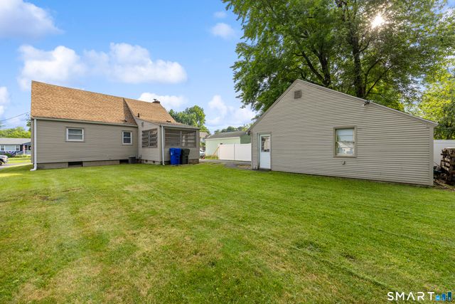 39 Whiteside Street, Newington, CT 06111