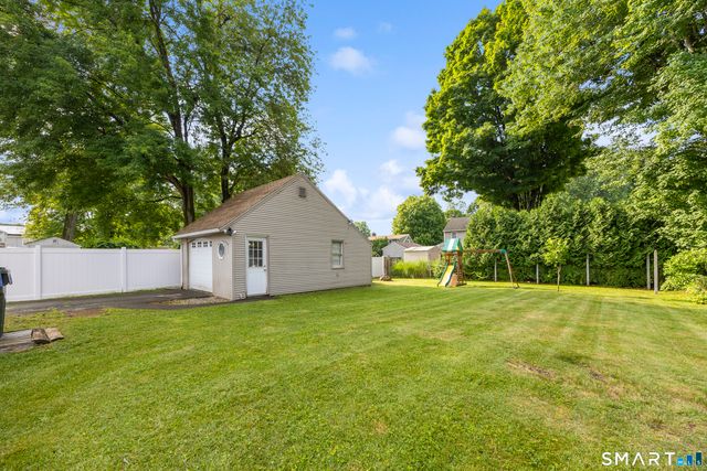 39 Whiteside Street, Newington, CT 06111
