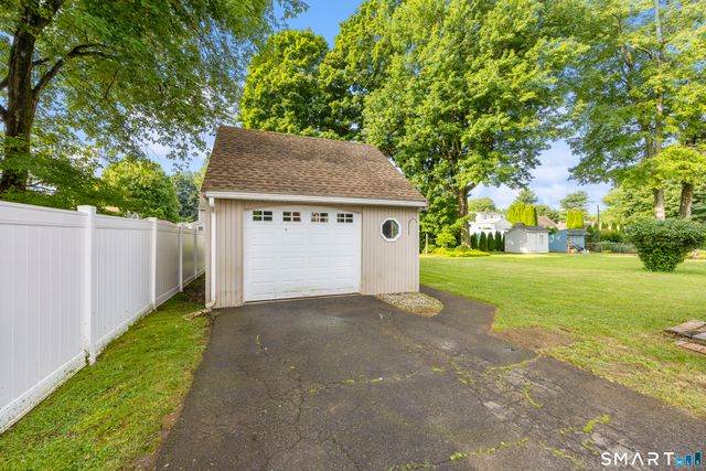 39 Whiteside Street, Newington, CT 06111