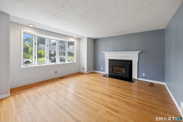 39 Whiteside Street, Newington, CT 06111