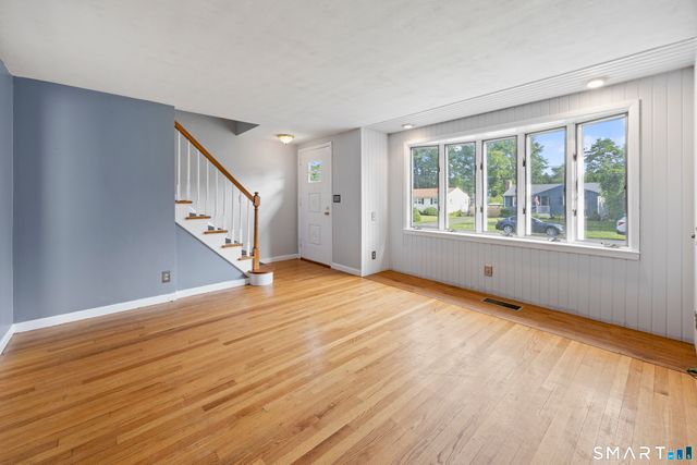 39 Whiteside Street, Newington, CT 06111