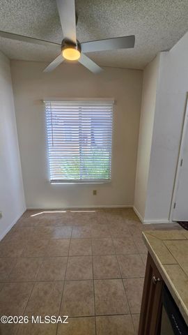 1810 E Blacklidge Dr Apt 825, Tucson, AZ 85719
