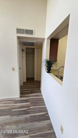1810 E Blacklidge Dr Apt 825, Tucson, AZ 85719