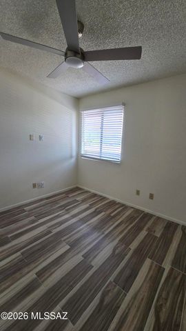 1810 E Blacklidge Dr Apt 825, Tucson, AZ 85719