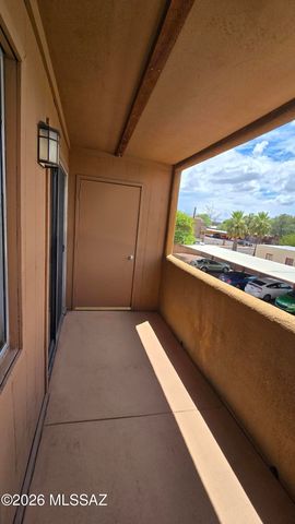1810 E Blacklidge Dr Apt 825, Tucson, AZ 85719