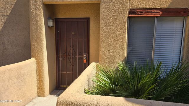 1810 E Blacklidge Dr Apt 825, Tucson, AZ 85719