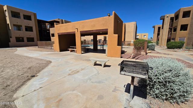 1810 E Blacklidge Dr Apt 825, Tucson, AZ 85719