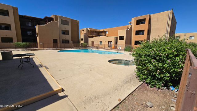 1810 E Blacklidge Dr Apt 825, Tucson, AZ 85719