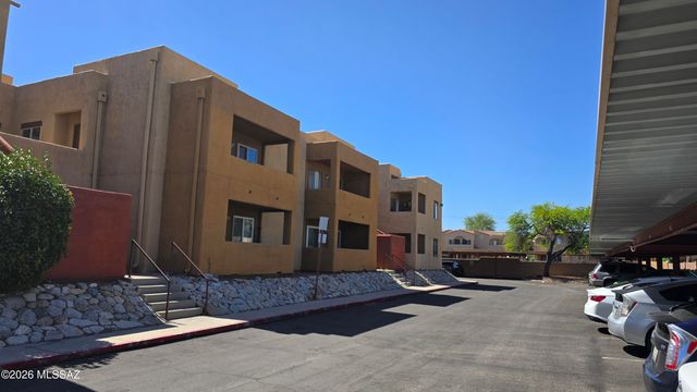 1810 E Blacklidge Dr Apt 825, Tucson, AZ 85719