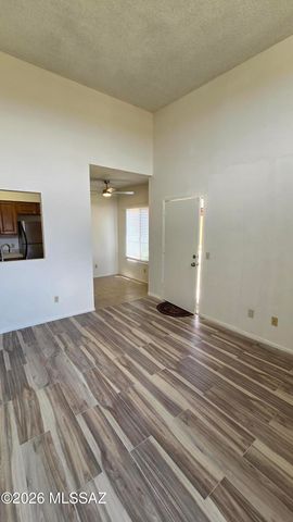 1810 E Blacklidge Dr Apt 825, Tucson, AZ 85719