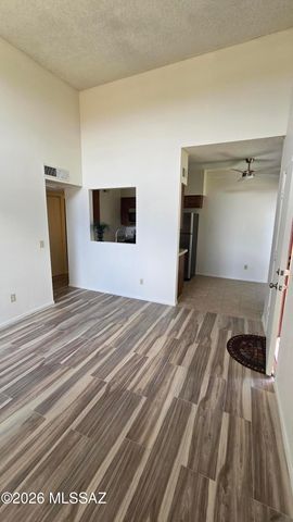 1810 E Blacklidge Dr Apt 825, Tucson, AZ 85719