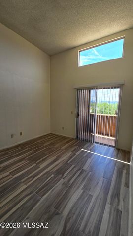 1810 E Blacklidge Dr Apt 825, Tucson, AZ 85719