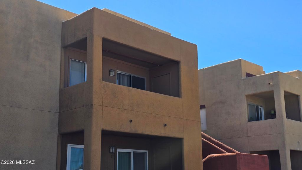 1810 E Blacklidge Dr Apt 825, Tucson, AZ 85719