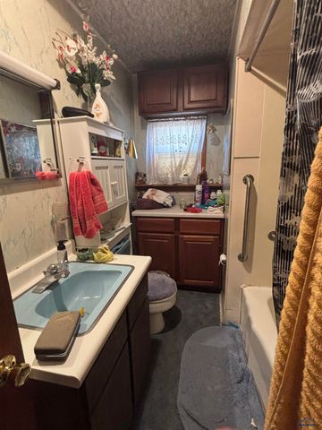 804 E MONROE, Rapid City, SD 57701
