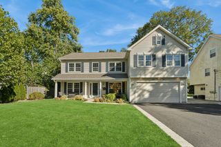 591 Greenwood Road, Northbrook, IL 60062