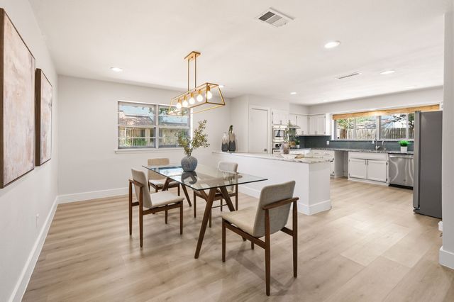 2105 Inverness Drive, Arlington, TX 76012