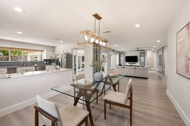 2105 Inverness Drive, Arlington, TX 76012