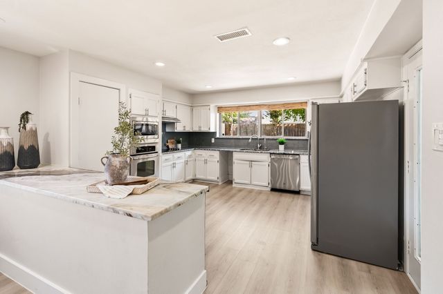 2105 Inverness Drive, Arlington, TX 76012