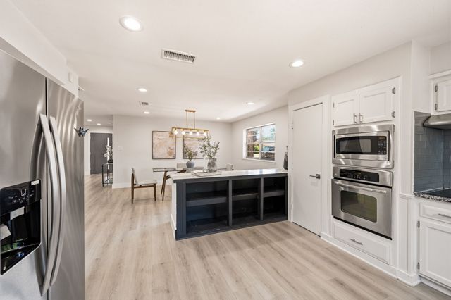 2105 Inverness Drive, Arlington, TX 76012