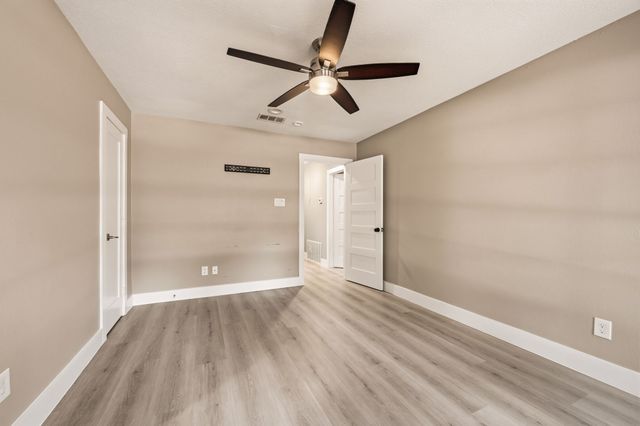 2105 Inverness Drive, Arlington, TX 76012