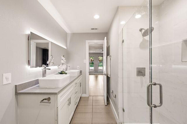 2105 Inverness Drive, Arlington, TX 76012