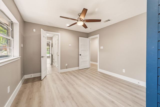 2105 Inverness Drive, Arlington, TX 76012