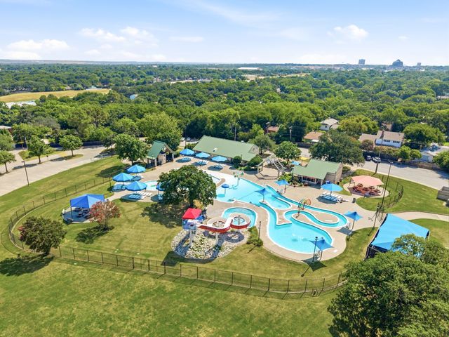 2105 Inverness Drive, Arlington, TX 76012