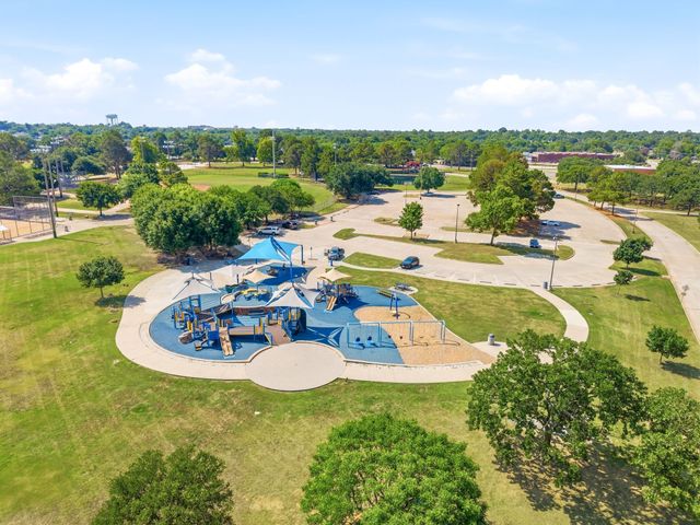 2105 Inverness Drive, Arlington, TX 76012
