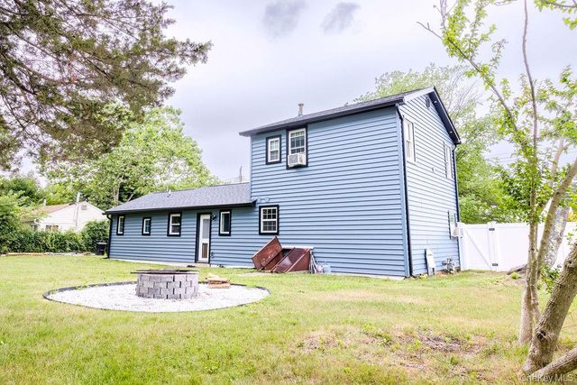 38 Tamarack Street, Central Islip, NY 11722