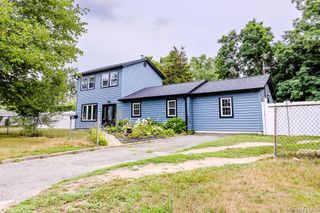 38 Tamarack Street, Central Islip, NY 11722