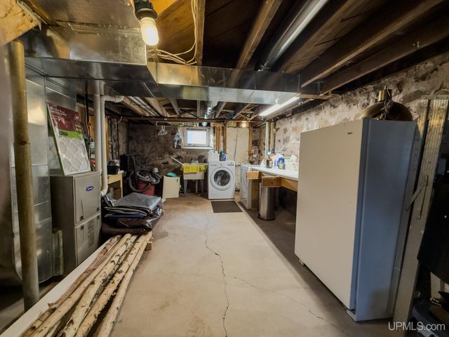 707 Plymouth Road, Wakefield, MI 49968