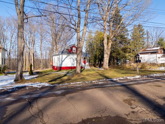 707 Plymouth Road, Wakefield, MI 49968