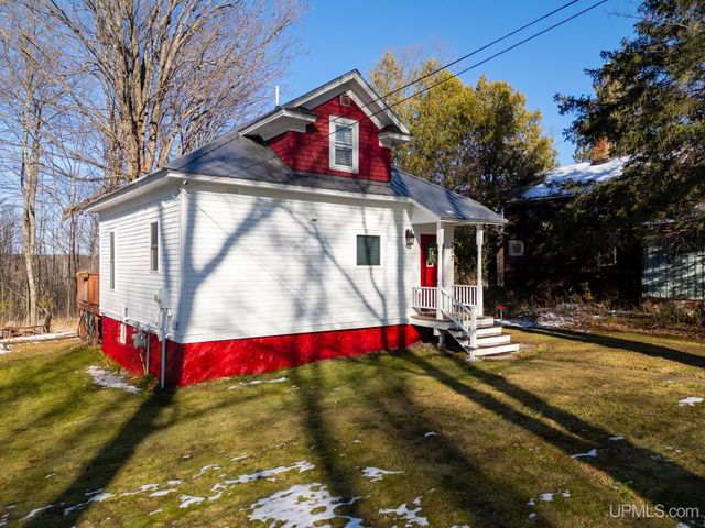 707 Plymouth Road, Wakefield, MI 49968