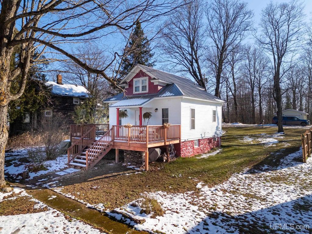 707 Plymouth Road, Wakefield, MI 49968