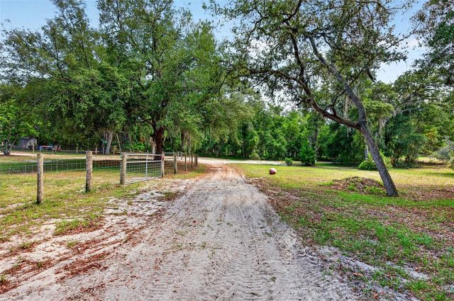 5390 EAST AVENUE, De Leon Springs, FL 32130