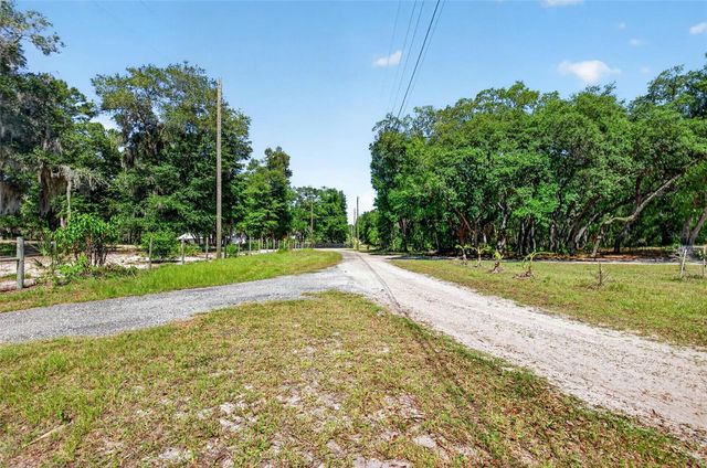 5390 EAST AVENUE, De Leon Springs, FL 32130