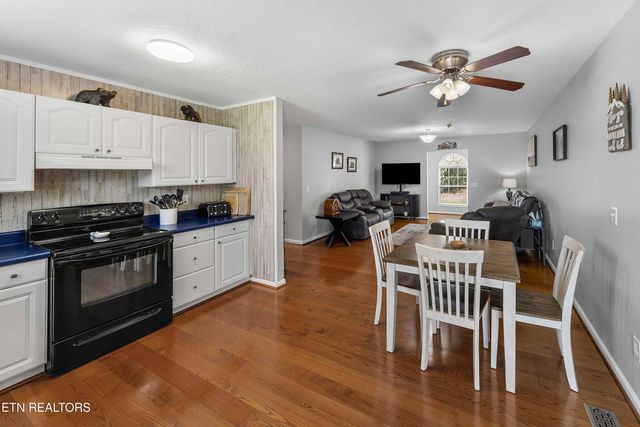 114 Anderson St, Sweetwater, TN 37874