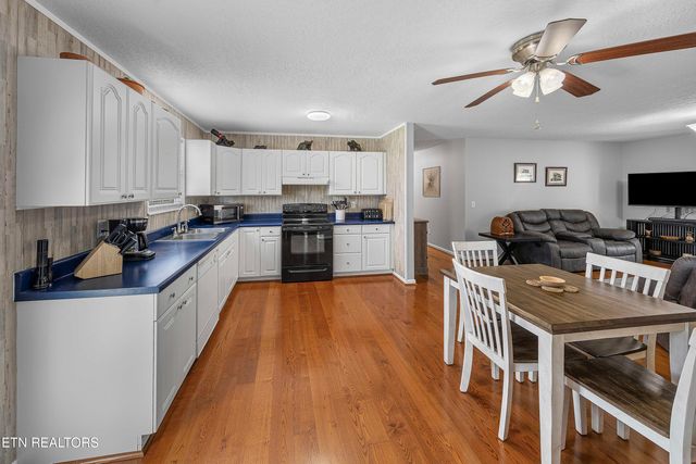 114 Anderson St, Sweetwater, TN 37874