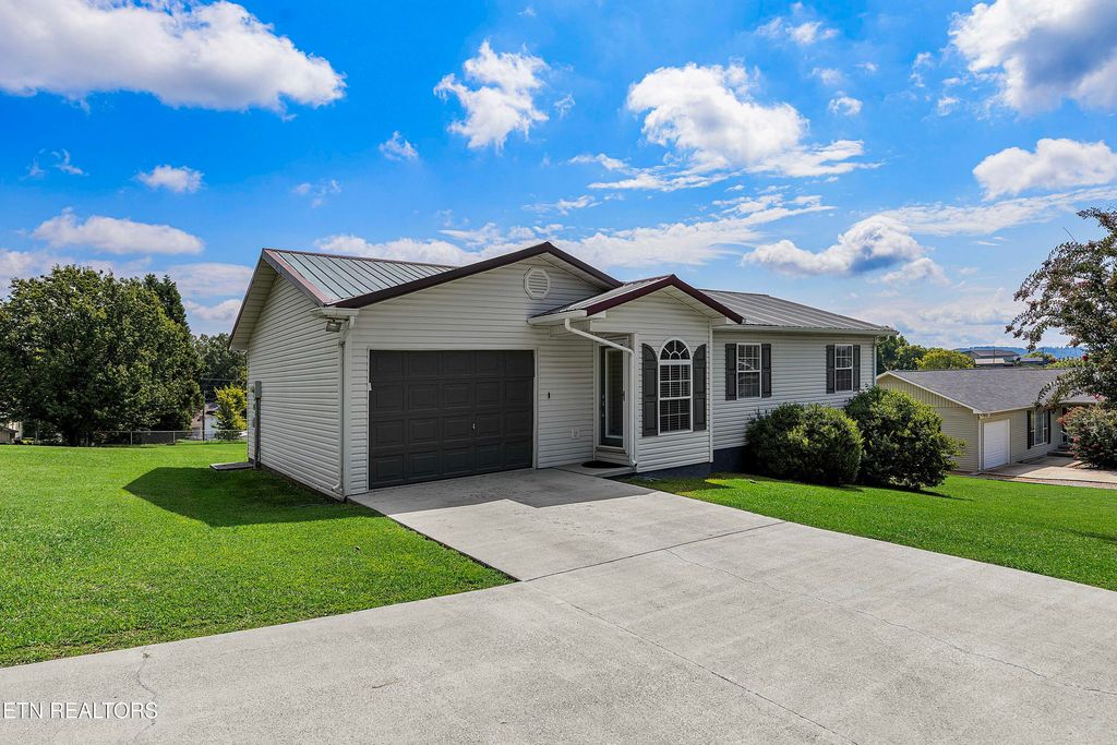 114 Anderson St, Sweetwater, TN 37874