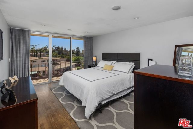 2260 N Cahuenga Boulevard 502, Los Angeles, CA 90068