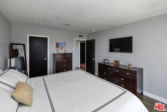 2260 N Cahuenga Boulevard 502, Los Angeles, CA 90068