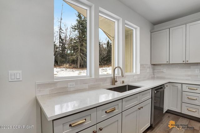 14337 W Peak Circle, Big Lake, AK 99652