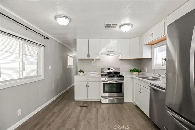 826 E Route 66 12, Glendora, CA 91740