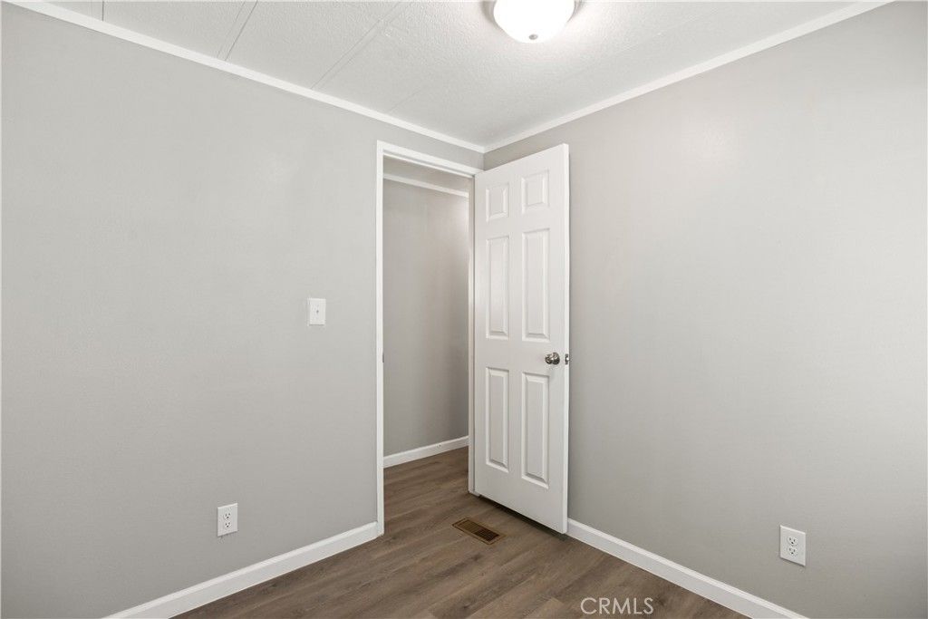 Image 15 of property listing at 826 E Route 66 12, Glendora, CA 91740