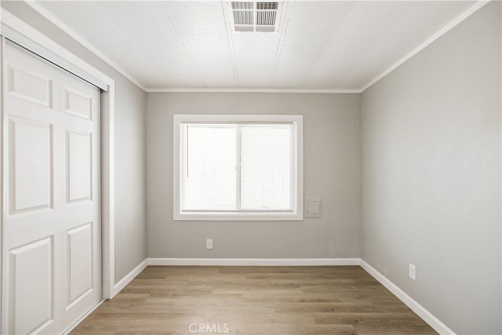 Image 16 of property listing at 826 E Route 66 12, Glendora, CA 91740