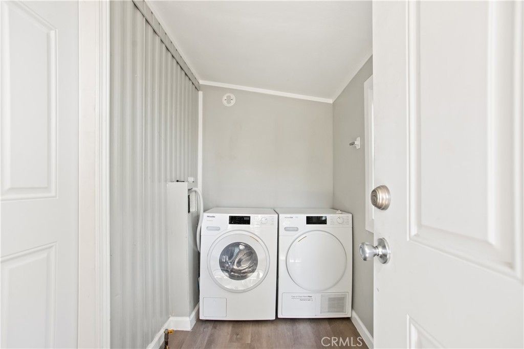 Image 17 of property listing at 826 E Route 66 12, Glendora, CA 91740