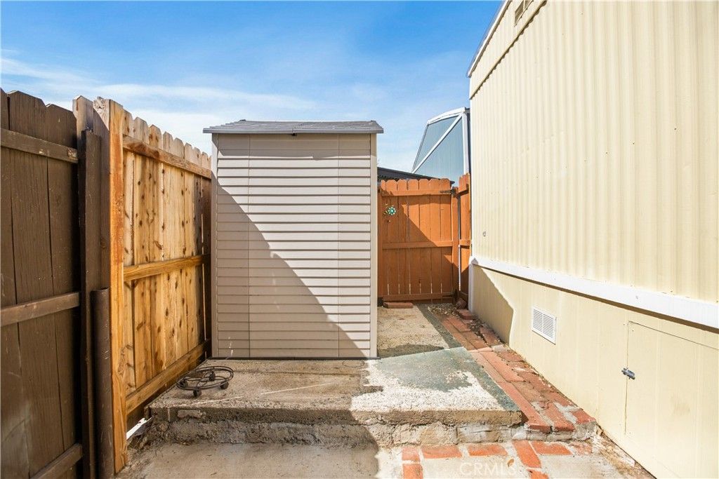 Image 19 of property listing at 826 E Route 66 12, Glendora, CA 91740