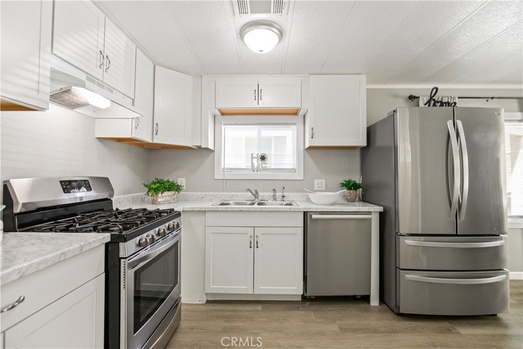 Image 2 of property listing at 826 E Route 66 12, Glendora, CA 91740