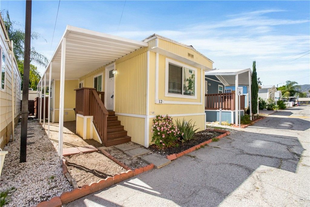 Image 22 of property listing at 826 E Route 66 12, Glendora, CA 91740